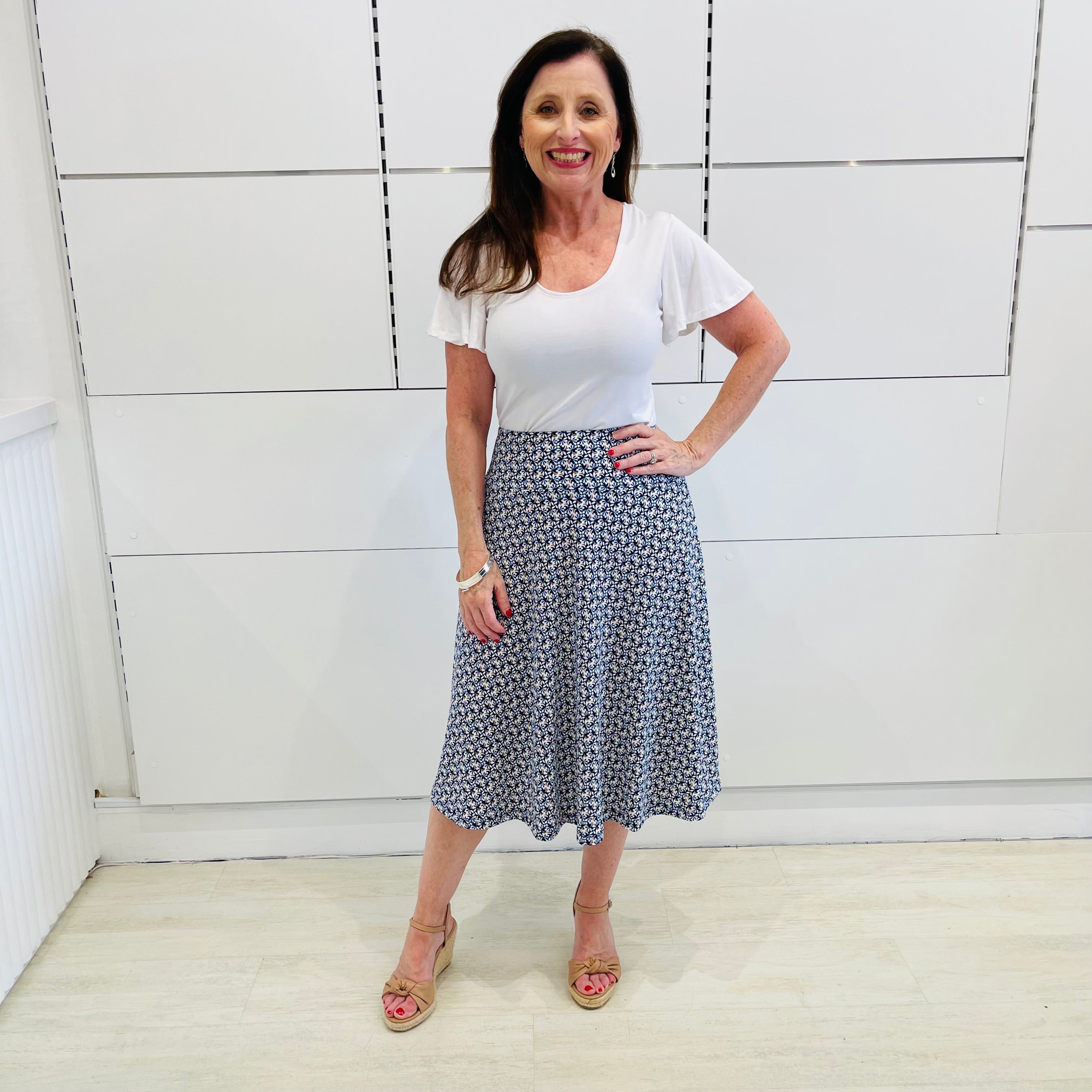 White wave sleeve, bamboo top worn with midi length, stretch a line skirt.